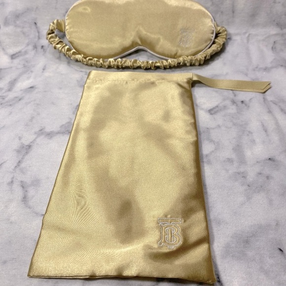 Burberry Padded Eye Sleep Travel Mask in Satin Cream,Logo Knitted, Pouch Set-NEW - Picture 2 of 11